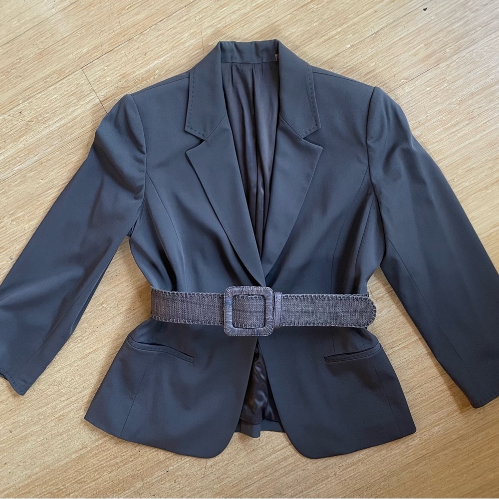 classic TAHARI blazer jacket with belt, mint, sz 12